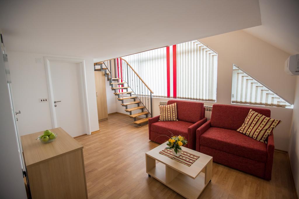 Apartments And Rooms Millennium Оґулин Номер фото