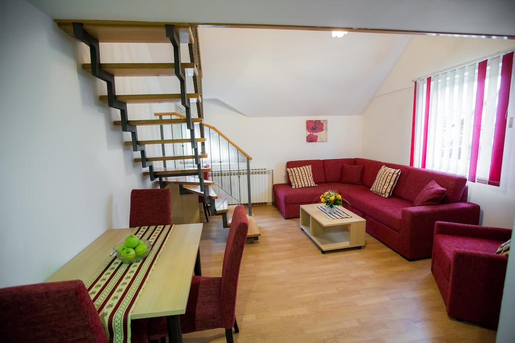 Apartments And Rooms Millennium Оґулин Екстер'єр фото