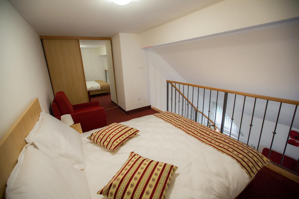 Apartments And Rooms Millennium Оґулин Номер фото