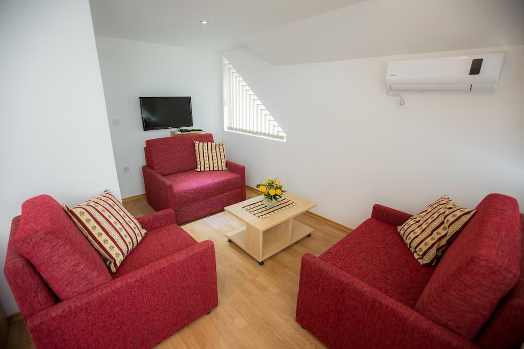 Apartments And Rooms Millennium Оґулин Номер фото