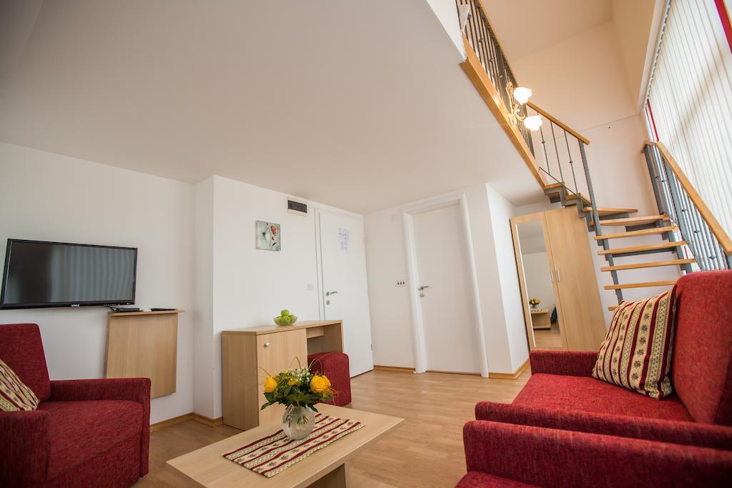 Apartments And Rooms Millennium Оґулин Номер фото