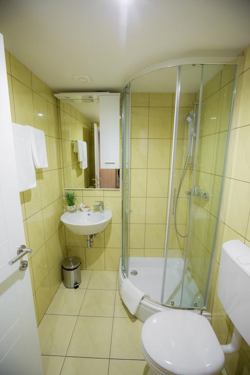 Apartments And Rooms Millennium Оґулин Номер фото