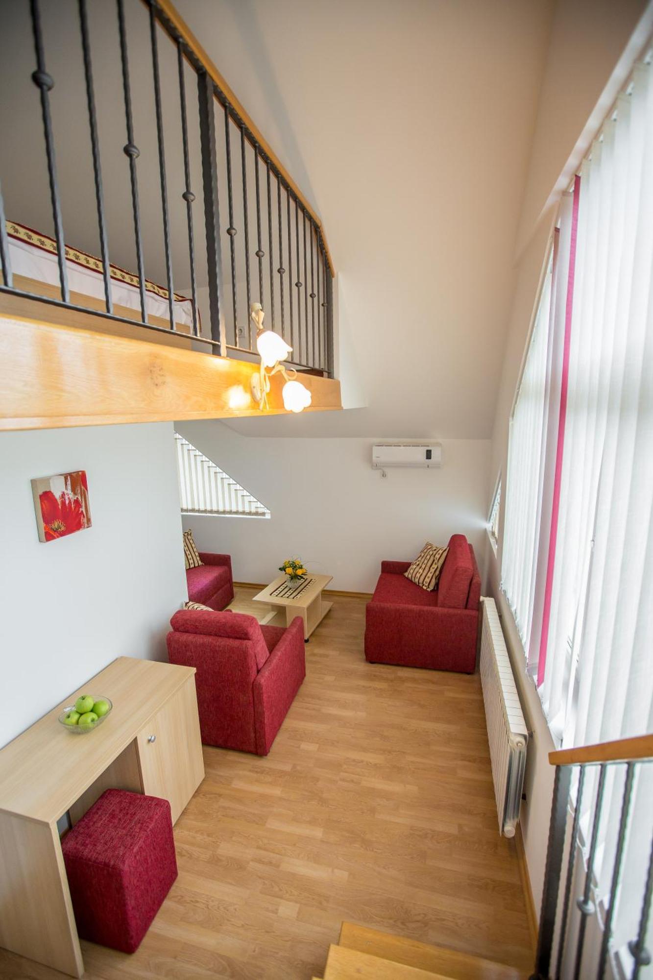 Apartments And Rooms Millennium Оґулин Екстер'єр фото
